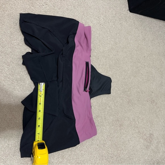 Lululemon run times short size 10 vguc - Picture 6 of 6